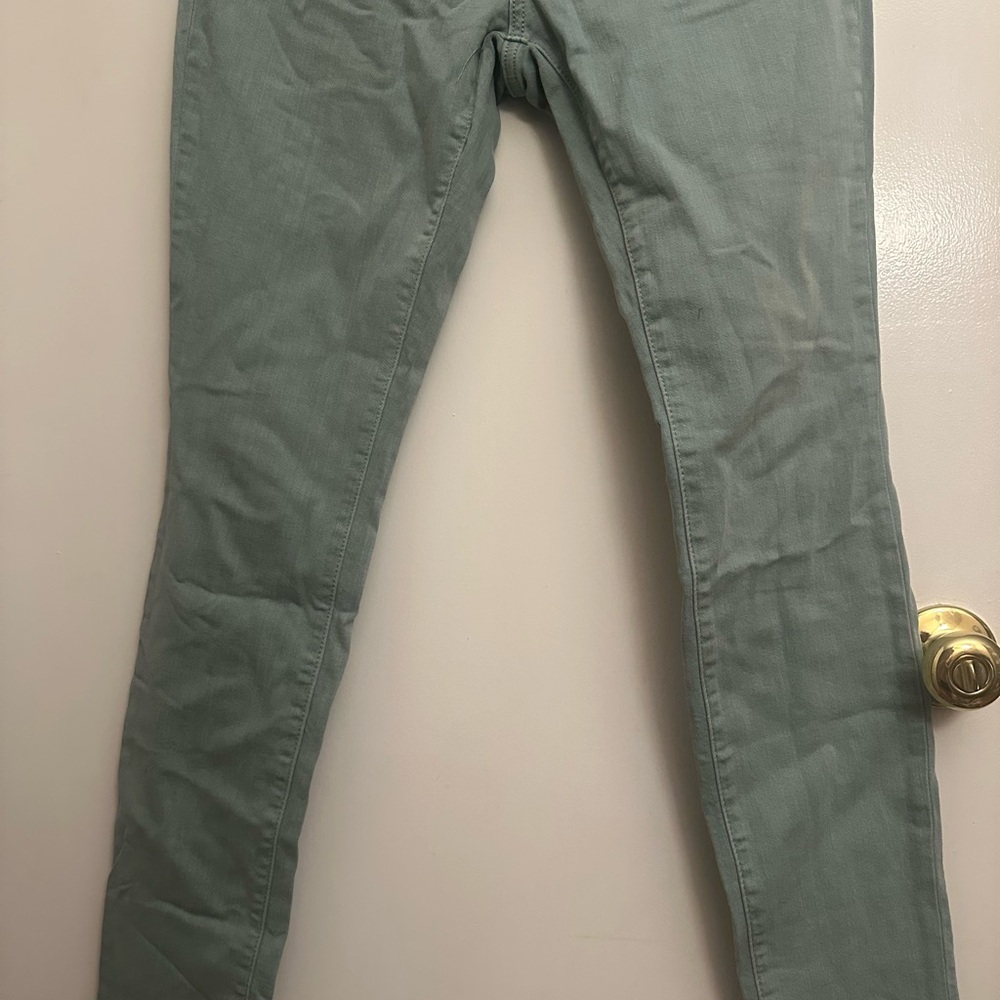 Universal Women's Skinny Jeans in Sage Green